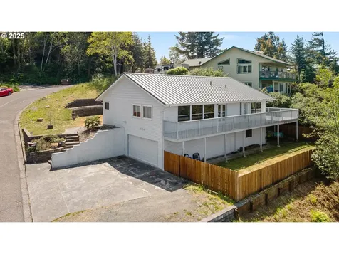 2144 Hamilton Street North Bend OR 97459