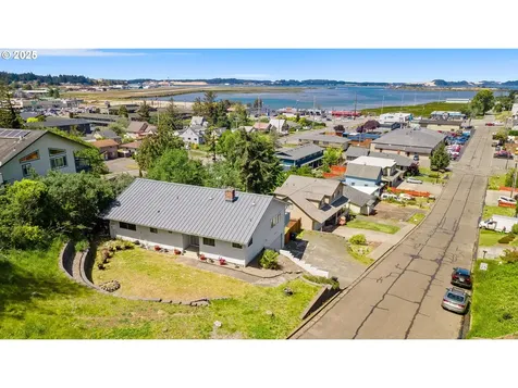 2144 Hamilton Street North Bend OR 97459