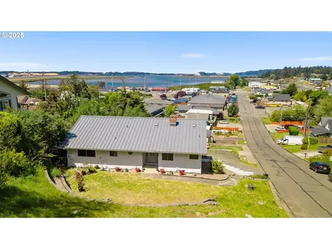 2144 Hamilton Street North Bend OR 97459
