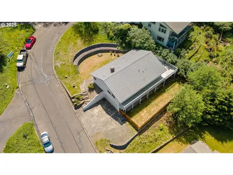 2144 Hamilton Street North Bend OR 97459