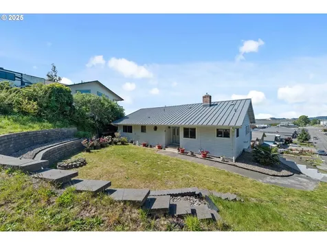 2144 Hamilton Street North Bend OR 97459