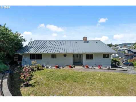 2144 Hamilton Street North Bend OR 97459
