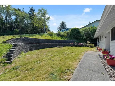 2144 Hamilton Street North Bend OR 97459