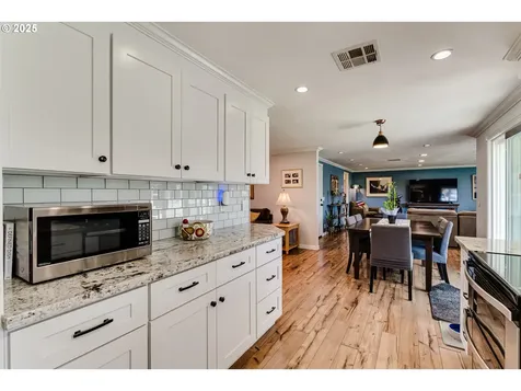 3689 Byron Street Eugene OR 97404