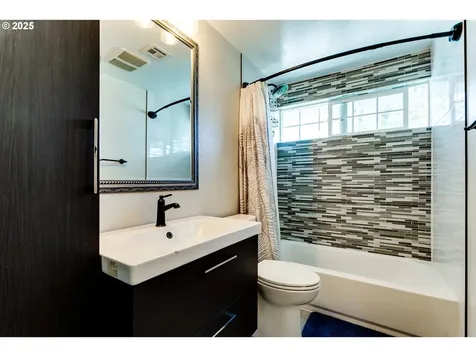 3689 Byron Street Eugene OR 97404