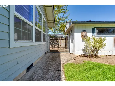 3689 Byron Street Eugene OR 97404