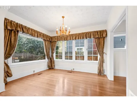 3845 SE Ankeny Street Portland OR 97214