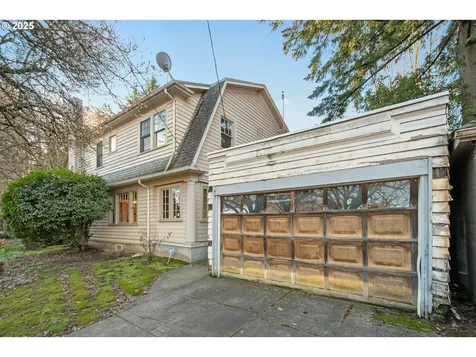 3845 SE Ankeny Street Portland OR 97214