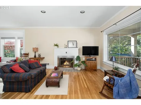6204 SE 19th Avenue Portland OR 97202