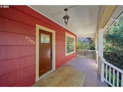 6204 SE 19th Avenue Portland OR 97202