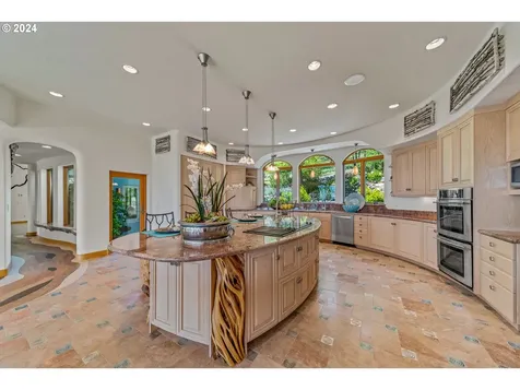 2700 N Valley View Road Ashland OR 97520
