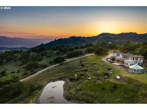 2700 N Valley View Road Ashland OR 97520