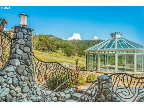 2700 N Valley View Road Ashland OR 97520