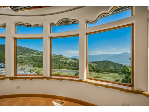 2700 N Valley View Road Ashland OR 97520