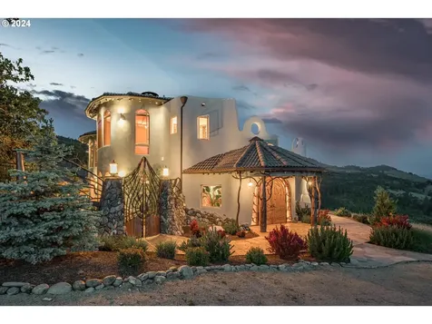 2700 N Valley View Road Ashland OR 97520