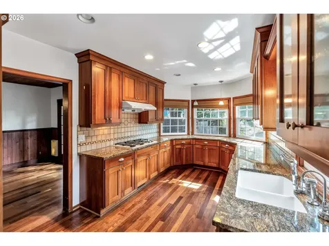 532 SE Peacock Lane Portland OR 97214