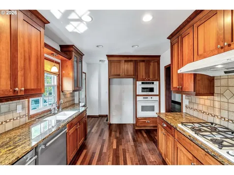 532 SE Peacock Lane Portland OR 97214