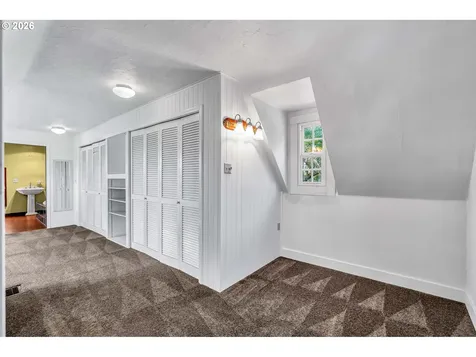 532 SE Peacock Lane Portland OR 97214