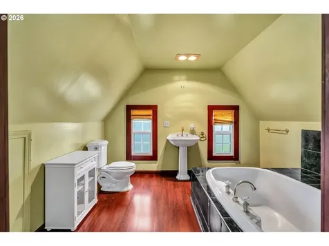 532 SE Peacock Lane Portland OR 97214