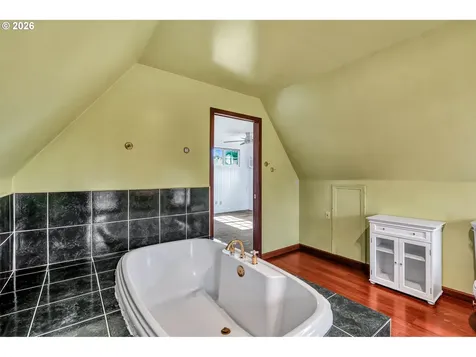 532 SE Peacock Lane Portland OR 97214
