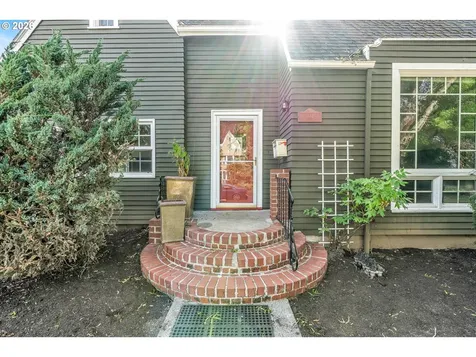 532 SE Peacock Lane Portland OR 97214