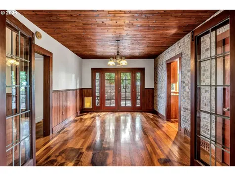 532 SE Peacock Lane Portland OR 97214