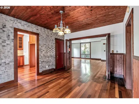 532 SE Peacock Lane Portland OR 97214