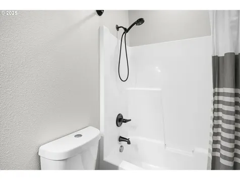 1232 W Quinalt Street Springfield OR 97477