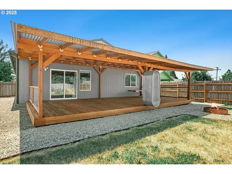 1232 W Quinalt Street Springfield OR 97477