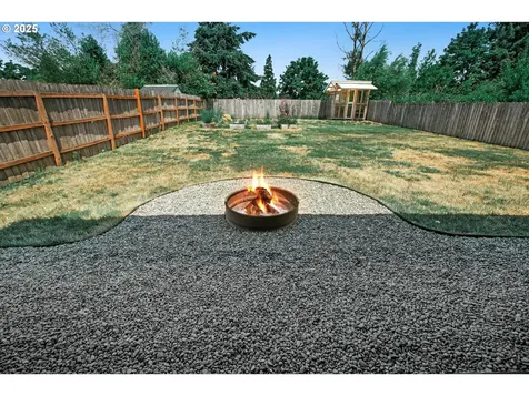 1232 W Quinalt Street Springfield OR 97477