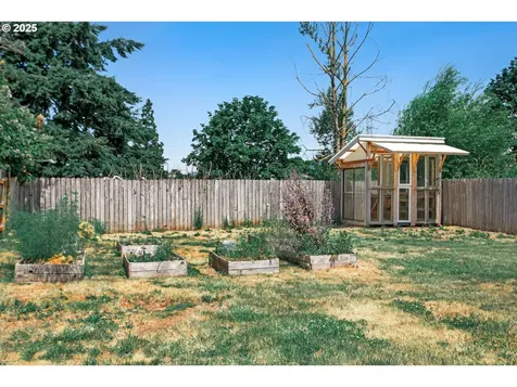1232 W Quinalt Street Springfield OR 97477