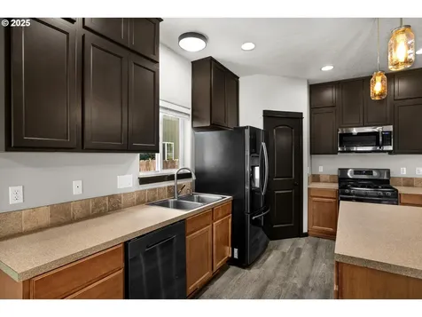 1232 W Quinalt Street Springfield OR 97477