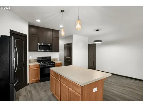 1232 W Quinalt Street Springfield OR 97477