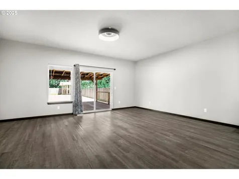 1232 W Quinalt Street Springfield OR 97477