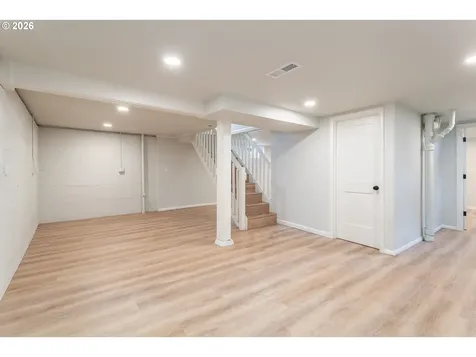 1842 SE 92nd Avenue Portland OR 97216
