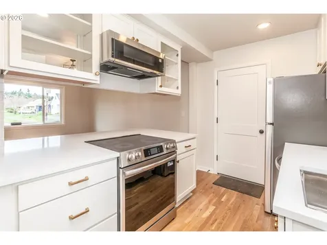 1842 SE 92nd Avenue Portland OR 97216