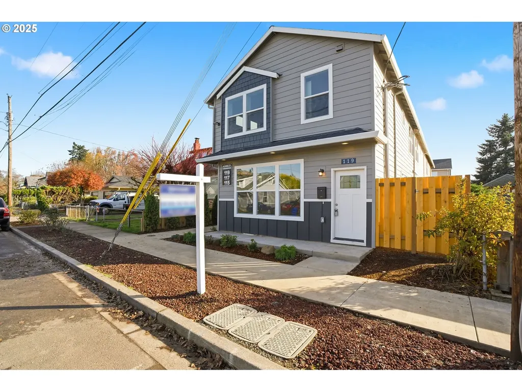 119 E Jersey Gladstone OR 97027
