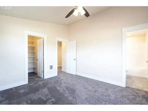 119 E Jersey Gladstone OR 97027