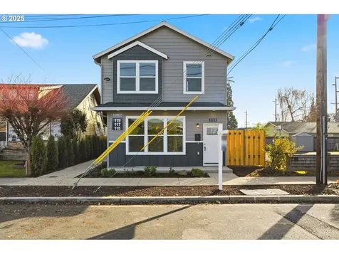 119 E Jersey Gladstone OR 97027
