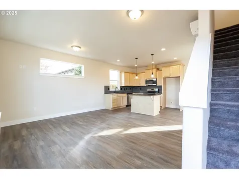 119 E Jersey Gladstone OR 97027