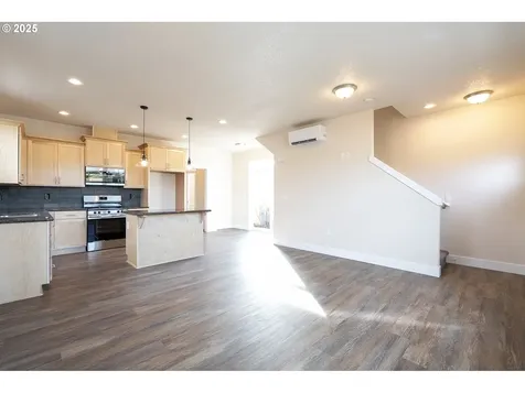119 E Jersey Gladstone OR 97027