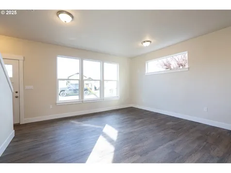 119 E Jersey Gladstone OR 97027