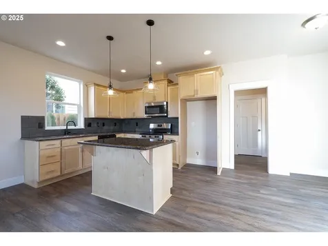119 E Jersey Gladstone OR 97027