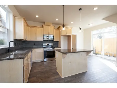 119 E Jersey Gladstone OR 97027