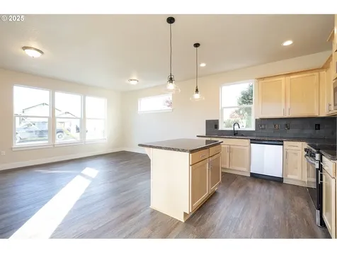 119 E Jersey Gladstone OR 97027