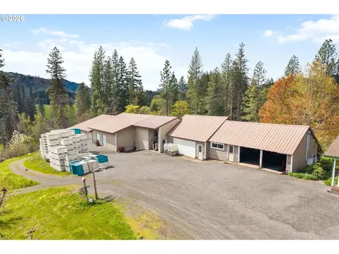 934 Highway 141 White Salmon WA 98672
