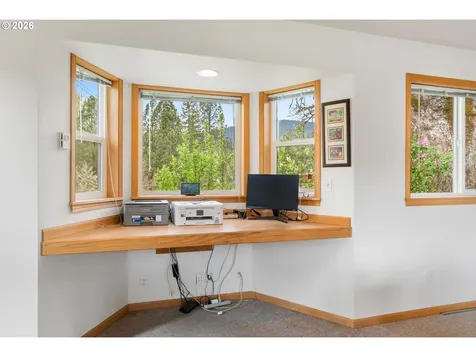 934 Highway 141 White Salmon WA 98672
