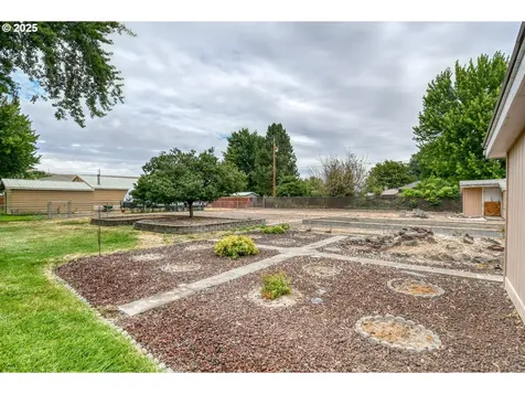 4211 SW Broadlane Avenue Pendleton OR 97801