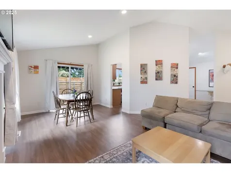 6040 SE Harney Street Portland OR 97206