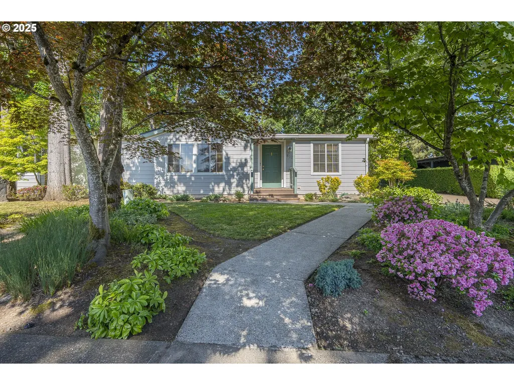 817 Woodland Avenue Woodburn OR 97071